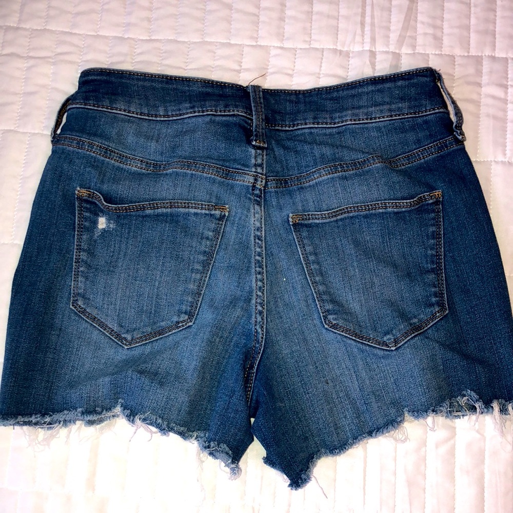 DISTRESSED HIGH RISE DENIM SHORTS - Picture 4 of 5
